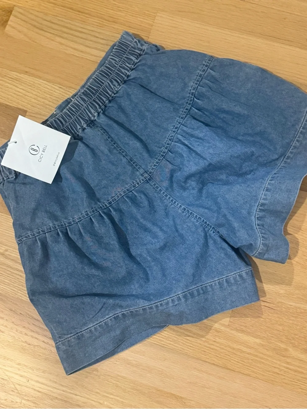 High waisted light blue denim button up shorts / Size 4